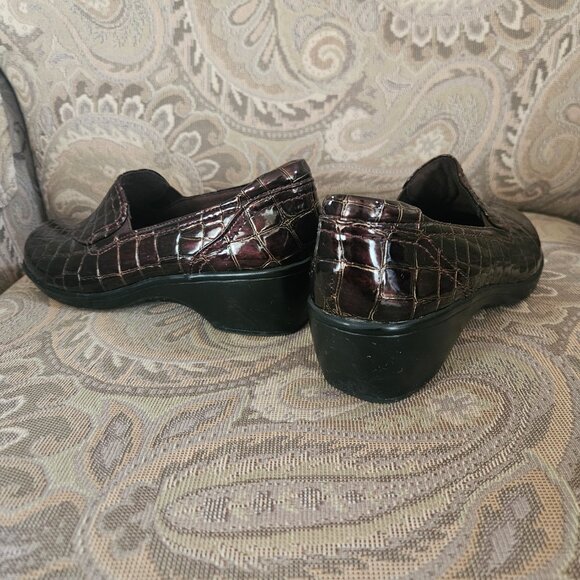 CLARKS Bendables Women's 8M Brown Croc Embossed Slip-On Loafers - Picture 5 of 10